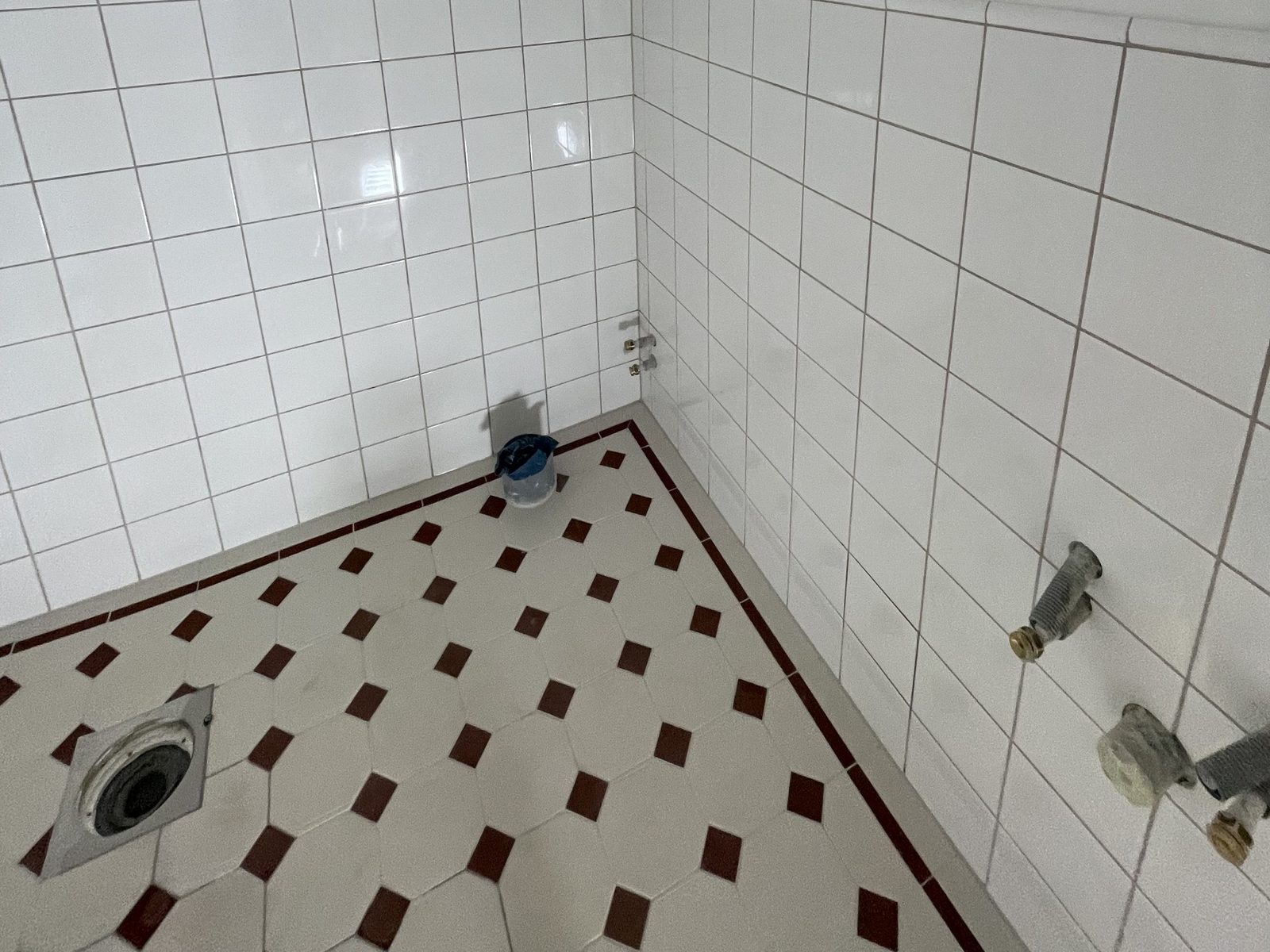 Klinker i klassiskt mönster med bård